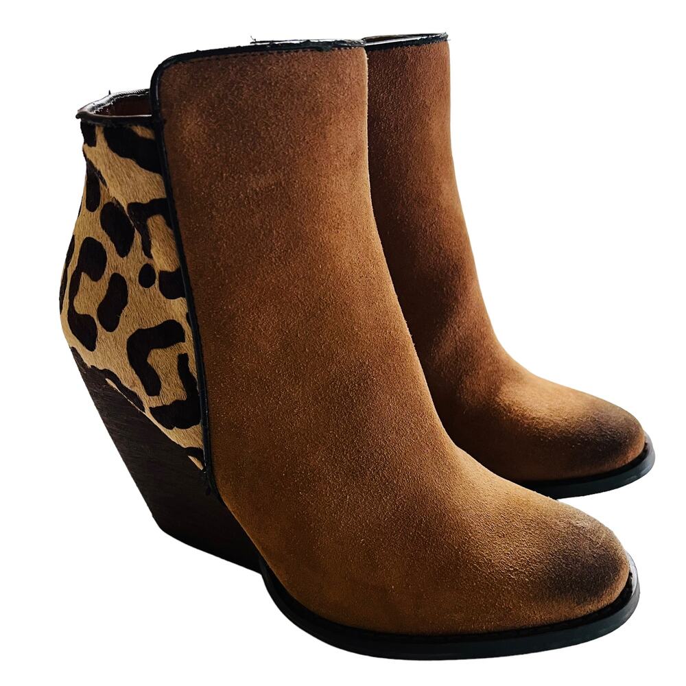 Very Volatile Leopard Calf Hair Leather Ankle Chelsea Booties Size 6.5 NEW - Picture 2 of 7